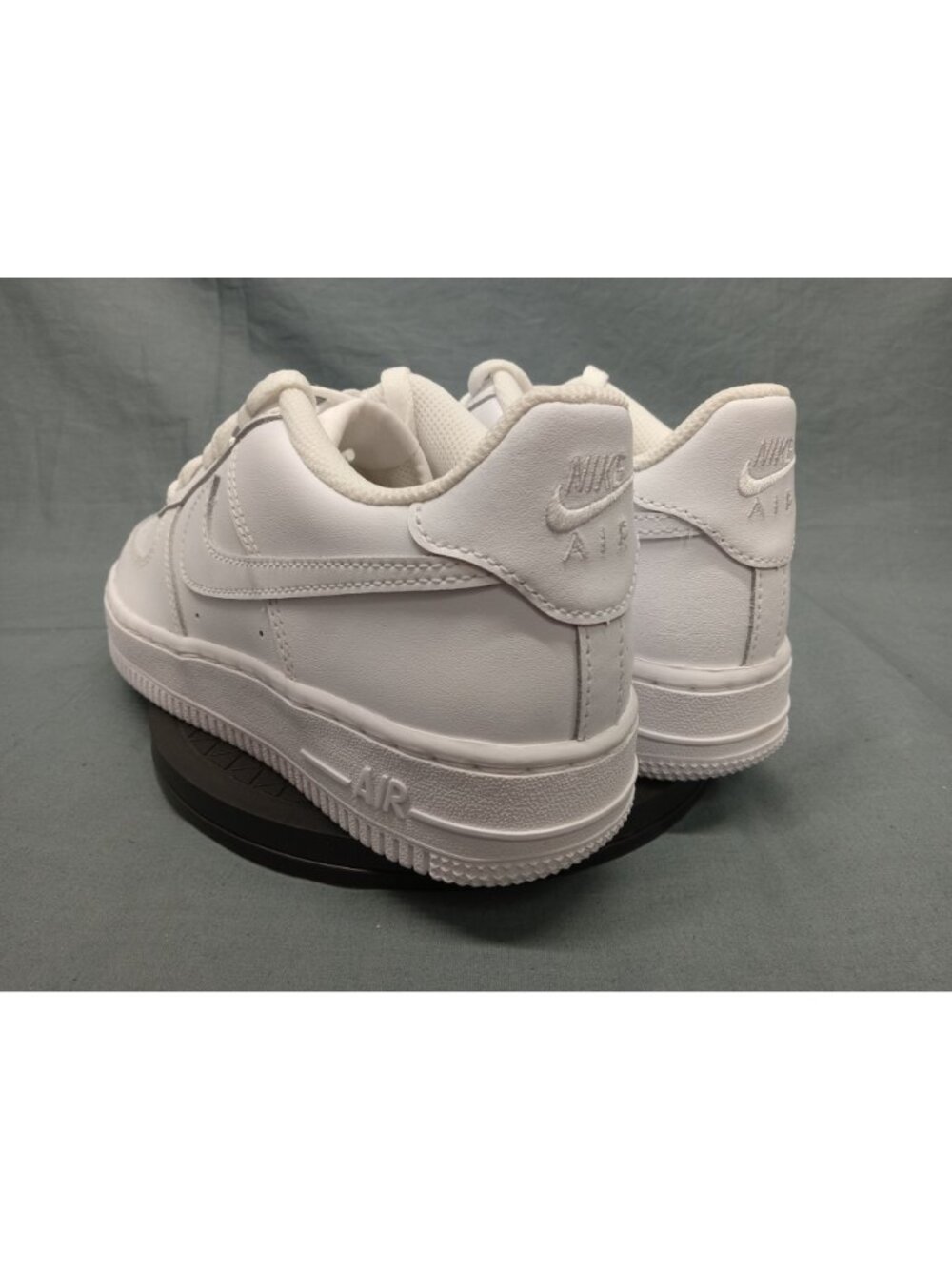 Nike Air Force 1 LE (GS) Sneakers Leather Triple White Boys Size 7 NEW IN BOX! - Picture 7 of 12